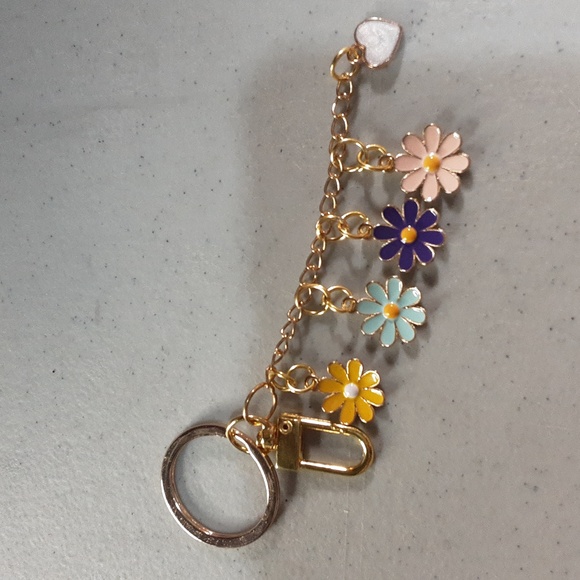 New Gold Tone Keychain/bag charm with flowers - Picture 1 of 5